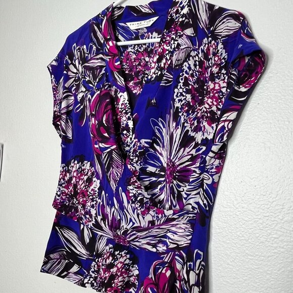 Trina Turk 100% Silk Faux Front Wrap Blue‎ Floral Print Cap Sleeve Blouse Size 2 - Picture 3 of 8